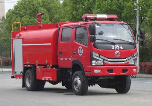 东风4.5吨水罐消防车